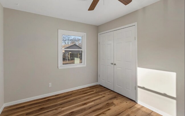 Building Photo - 1902 Meadow Dr