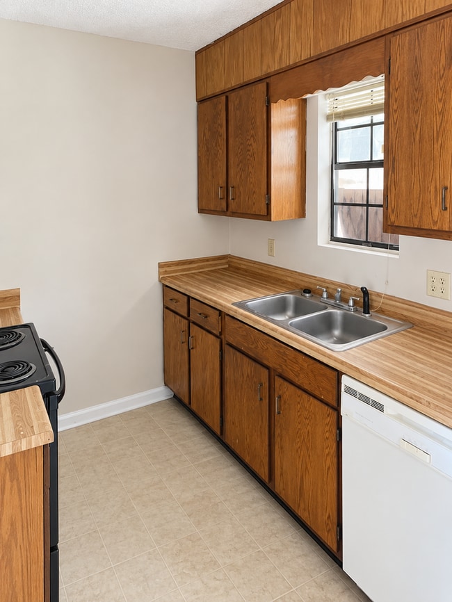 Building Photo - 4938 Log Cabin Dr
