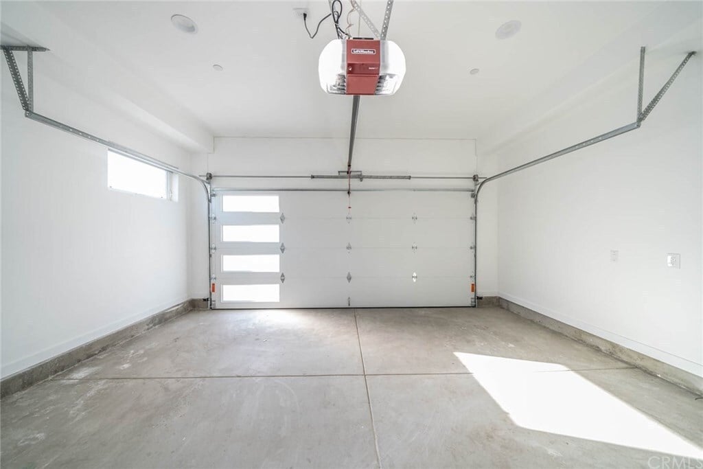 Building Photo - 4820 St Charles Pl