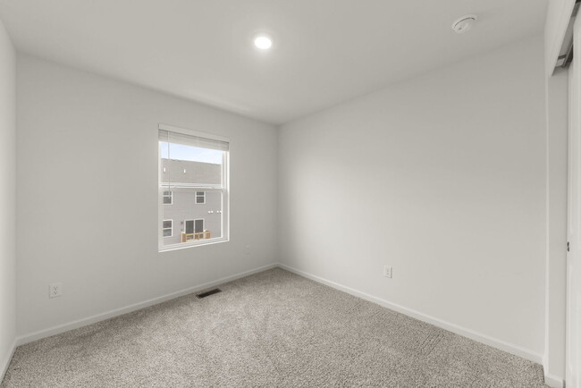 Building Photo - 1561 Sequoia Wy