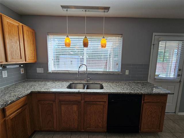 Building Photo - 2408 Finch Dr