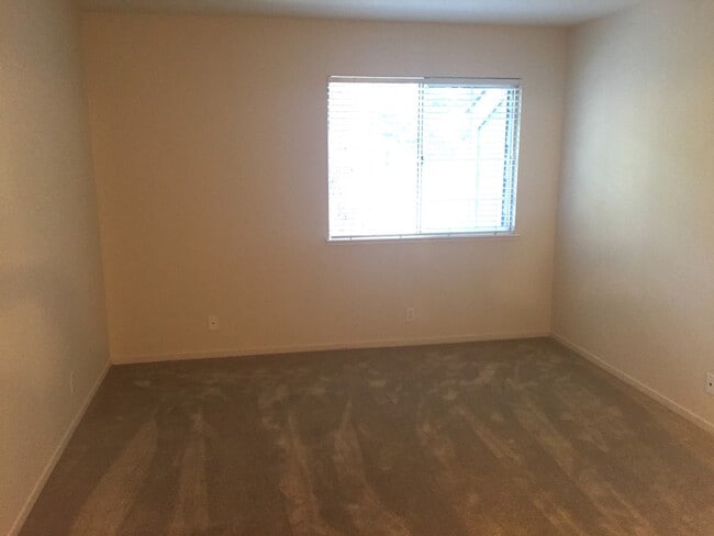 Building Photo - Remodeled 1 Bed 1 Bath Condo. Stainless St...