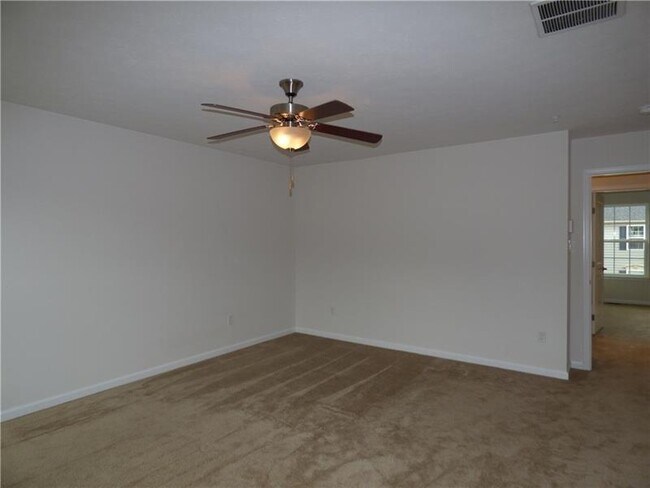 Building Photo - 2302 Pointe View Dr