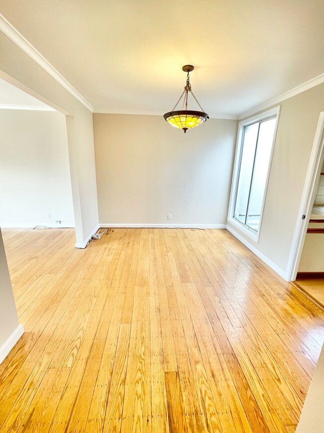 Building Photo - Beautiful 3 Bed / 2 Bath Sunset/Parkside Home!