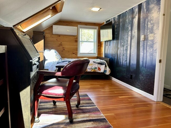 Building Photo - 337 ME-133