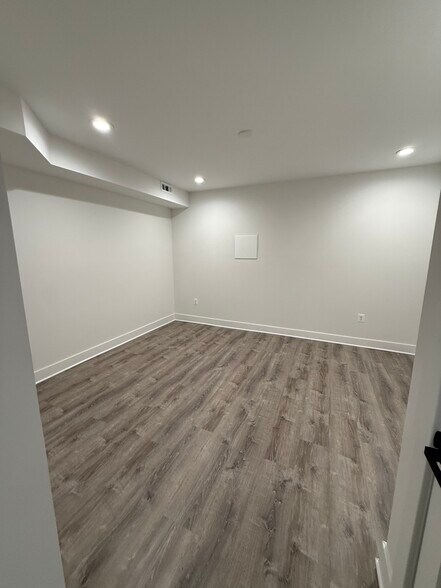 Building Photo - 3923 Roland Ave