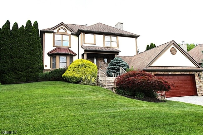 Primary Photo - 11 Cypress Ln