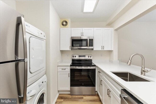 Building Photo - 900 N Stafford St