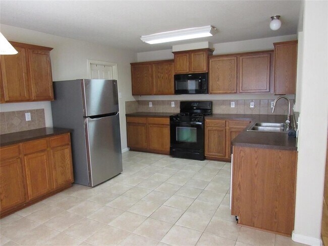 Building Photo - 6338 Applewood Forest Dr