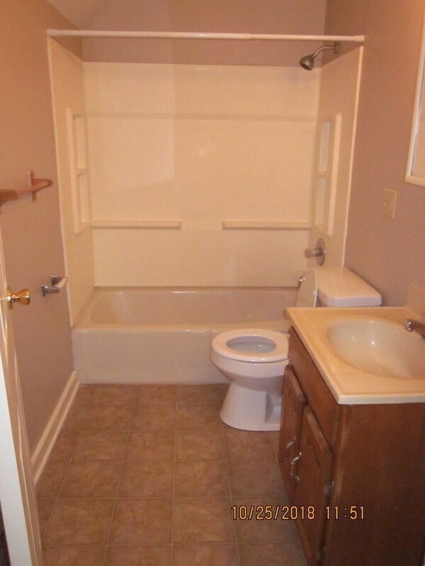 Building Photo - 828 Huestis Ave
