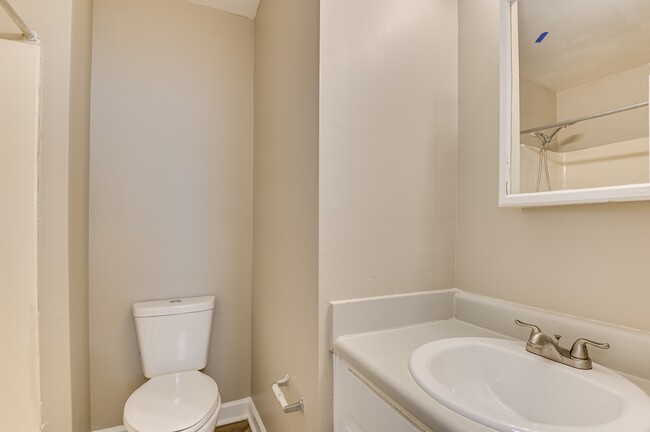 Building Photo - 515 3rd St
