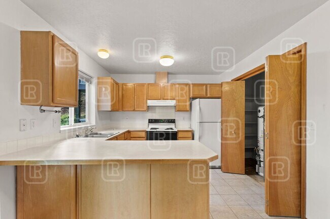 Building Photo - 1325 W Qualchan Dr