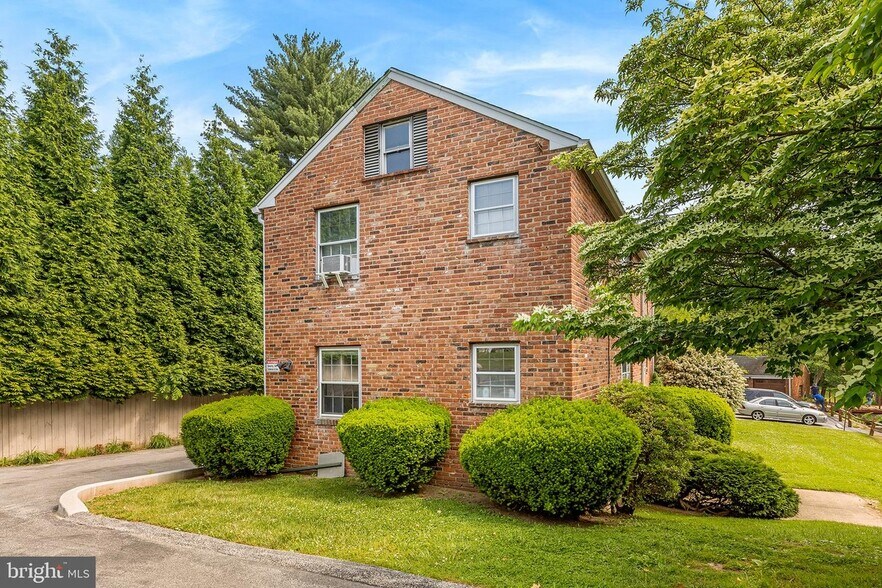 Building Photo - 1011 Montgomery Ave