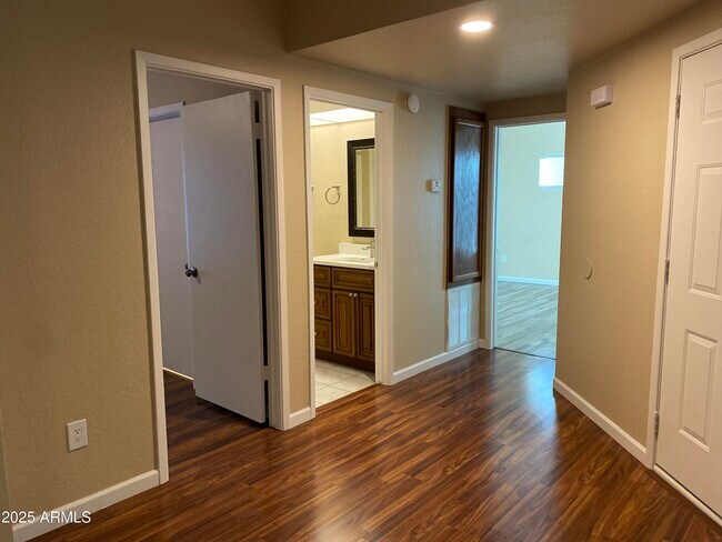 Building Photo - 9205 N 59th Ave