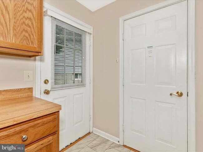 Building Photo - 1111 Jousting Way