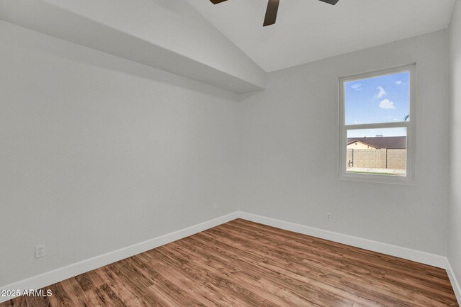 Building Photo - 8406 W Dahlia Dr