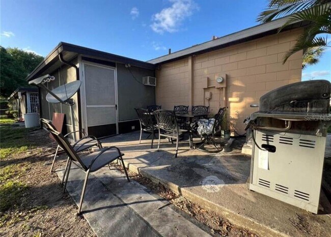 Building Photo - 1 W Country Cove Way