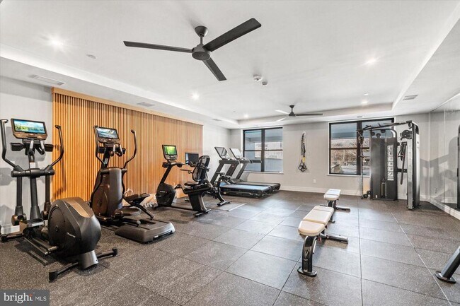 Building Photo - 811 N Columbus St