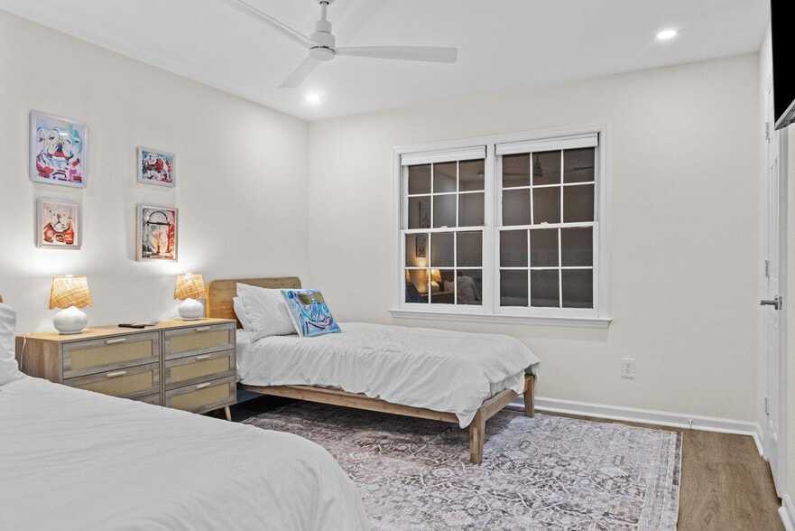 Building Photo - 170 Northview Dr