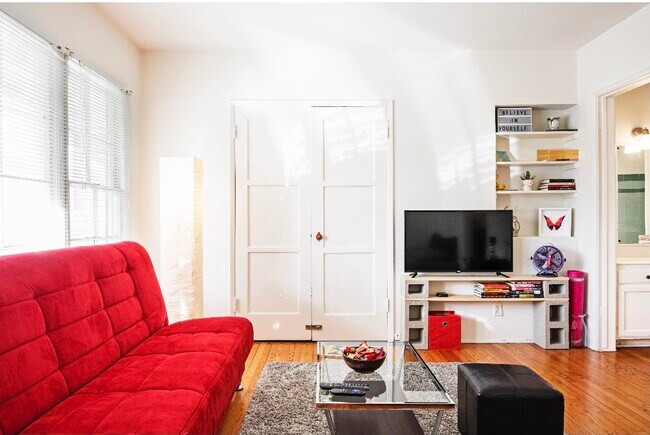 Primary Photo - 959 Gayley Ave