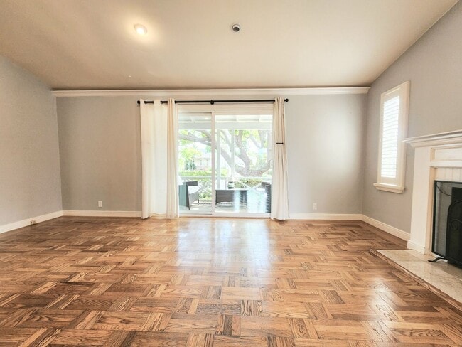 Building Photo - Two bed house in San Mateo