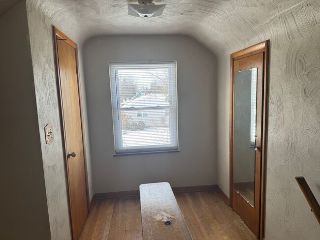 Building Photo - 3 Bedroom Cape Cod - Upper Arlington, OH