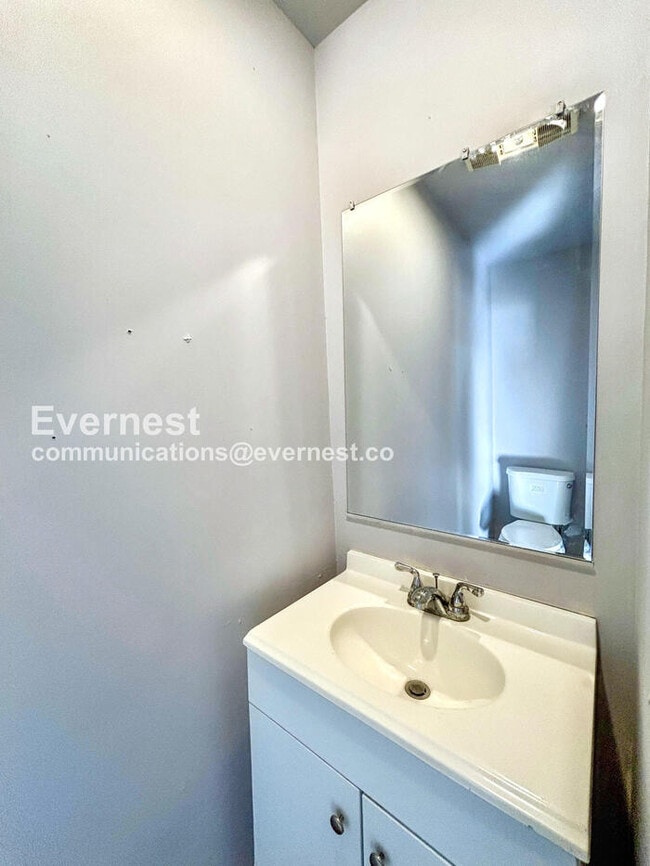 Building Photo - 709 Cameron St