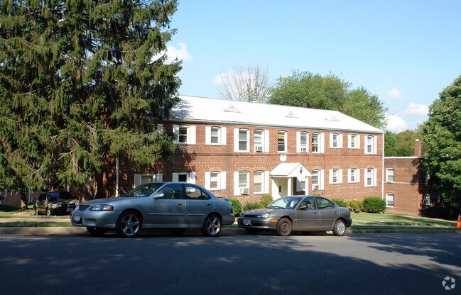 Building Photo - 1110 N Kensington St