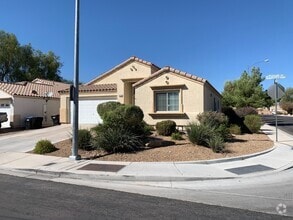 Building Photo - 3bed/2bath single story house with spaciou...