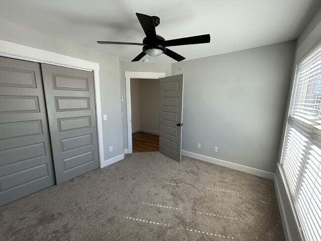 Building Photo - 2BD 2BA 3 STORY TOWNHOME FOR RENT