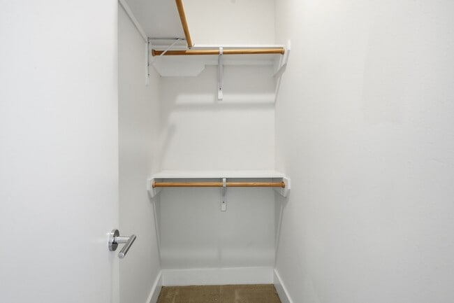 Building Photo - 5519 Paraiso Pl