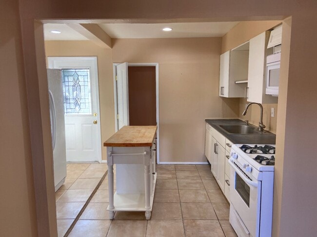 Building Photo - Move-In Ready & Modern: Fully Remodeled 4BD with Massive Yard