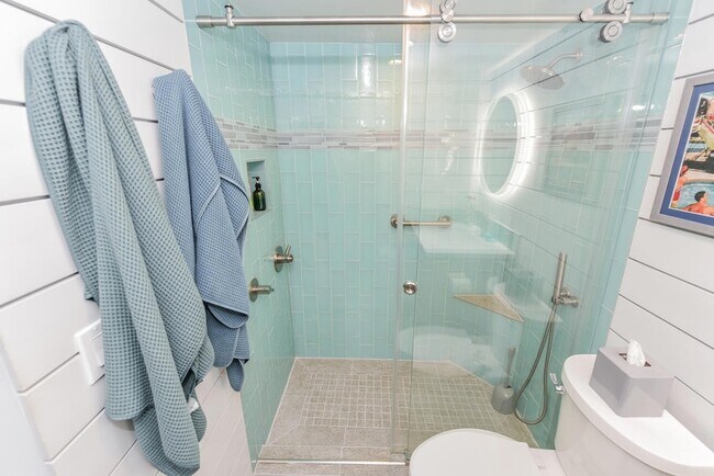 Building Photo - 1605 S US Hwy 1