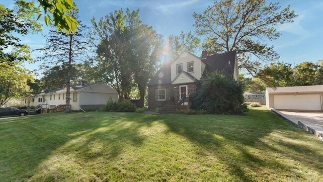 Building Photo - 828 15th St SW