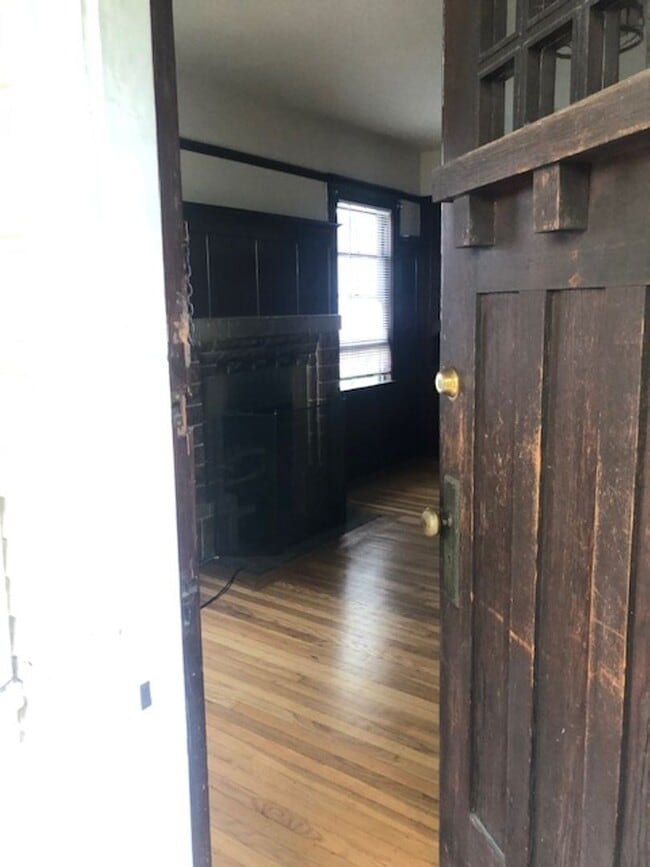 Building Photo - Rockridge house, Walk to Bart, Shops and R...