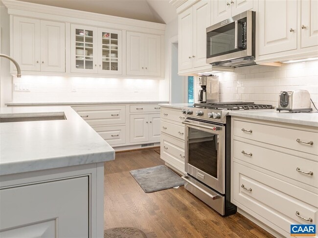 Building Photo - 107 Tally-Ho Dr