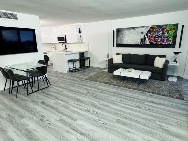 Building Photo - 345 Ocean Dr