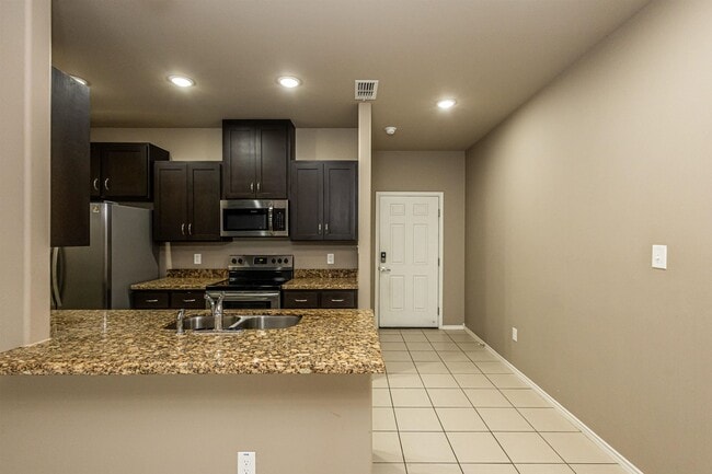 Building Photo - 123 Niagara Dr.