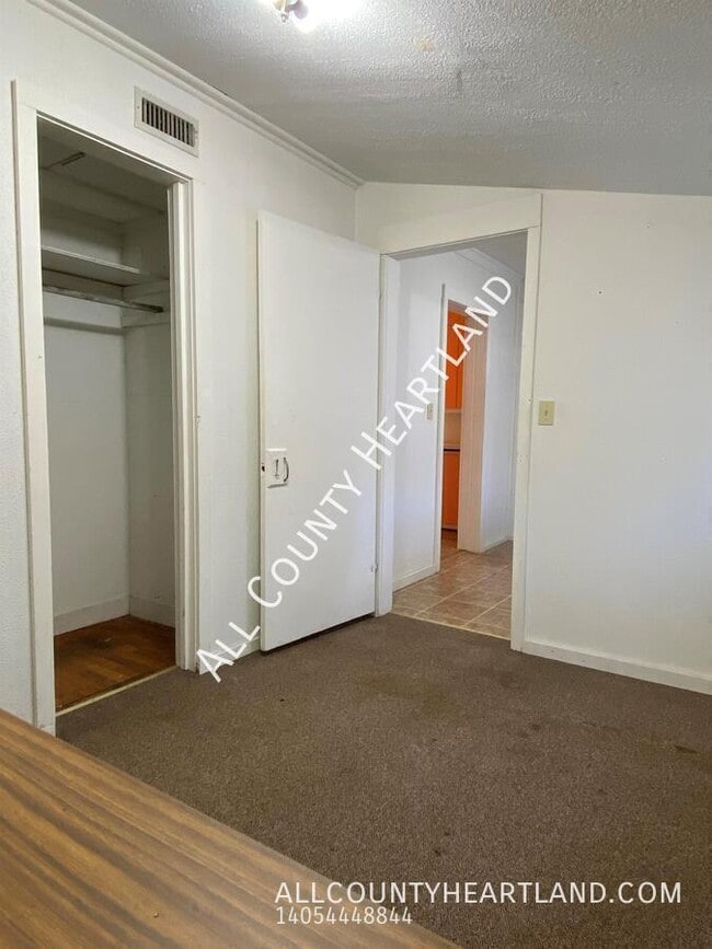 Building Photo - 219 W Kenworthy Ave