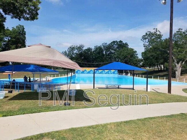 Building Photo - 809 Riviera Ct