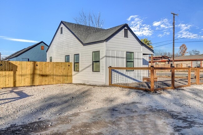 Building Photo - 1803 Texas Ave