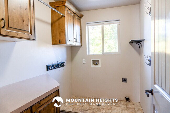 Building Photo - 4071 S Sandpiper Ln