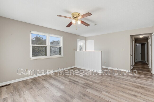 Building Photo - 7800 Temple Acres Dr