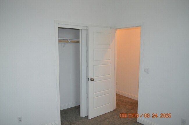 Building Photo - 2411 Urdaneta Way