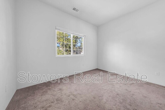Building Photo - 116 Foxglove Ln