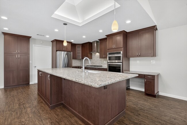 Building Photo - 899 Ebbetts Dr