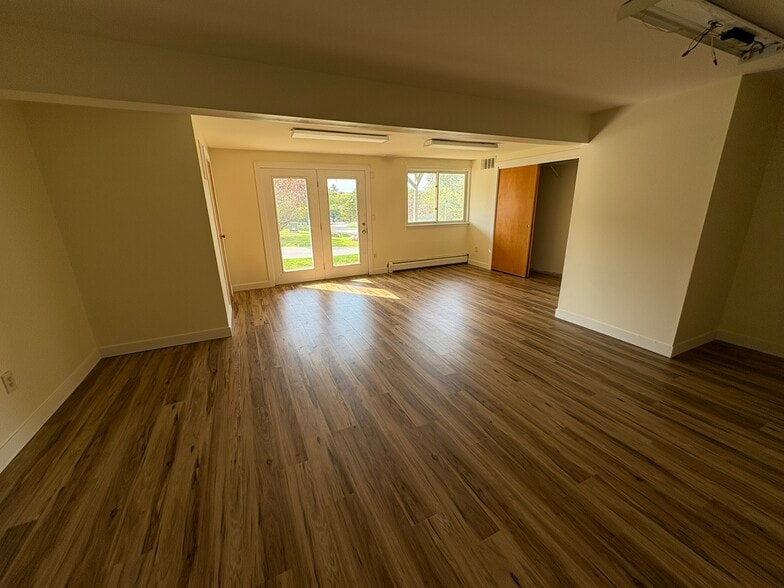 Building Photo - N1 Stonehedge Dr