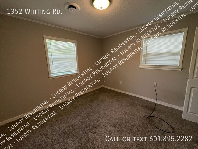 Building Photo - 1352 Whiting Rd