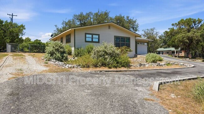 Building Photo - 701 Luehlfing Dr