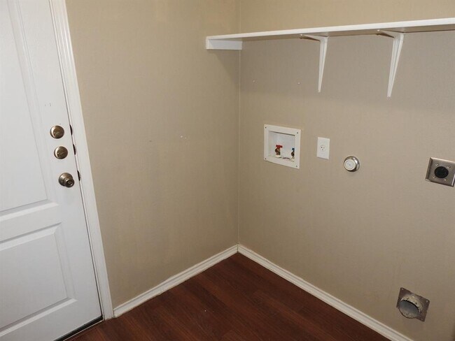 Building Photo - 571 New Country Rd